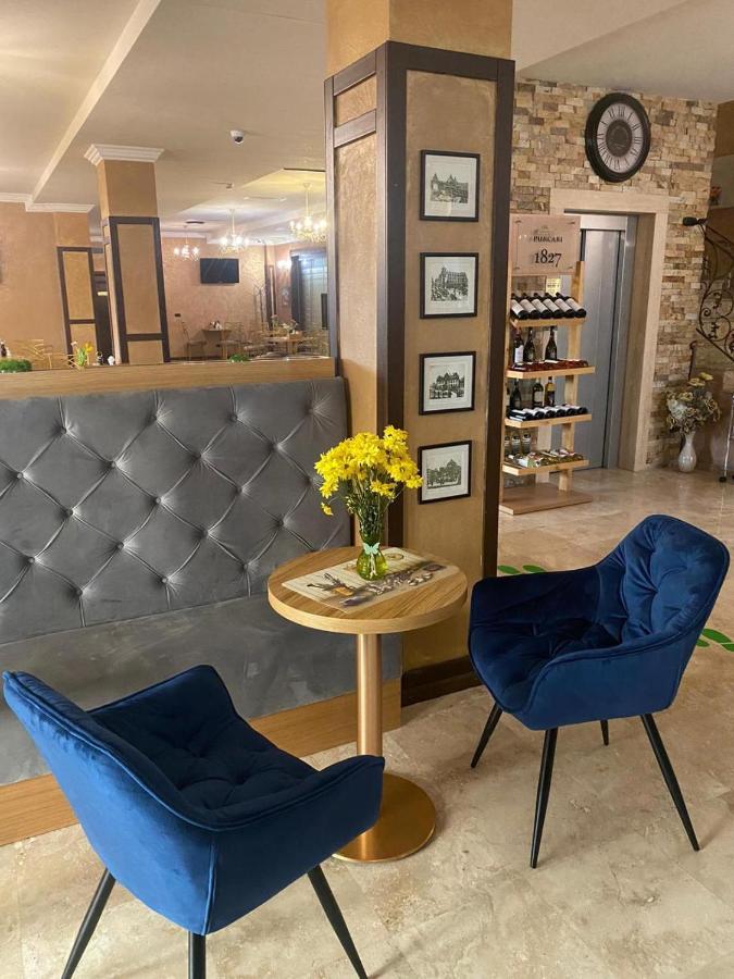 Hotel Yarus Plus Ploieşti Exterior foto