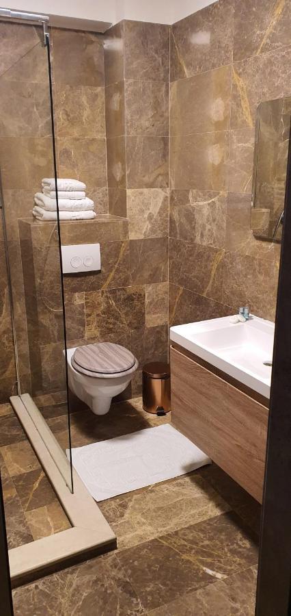 Hotel Yarus Plus Ploieşti Exterior foto
