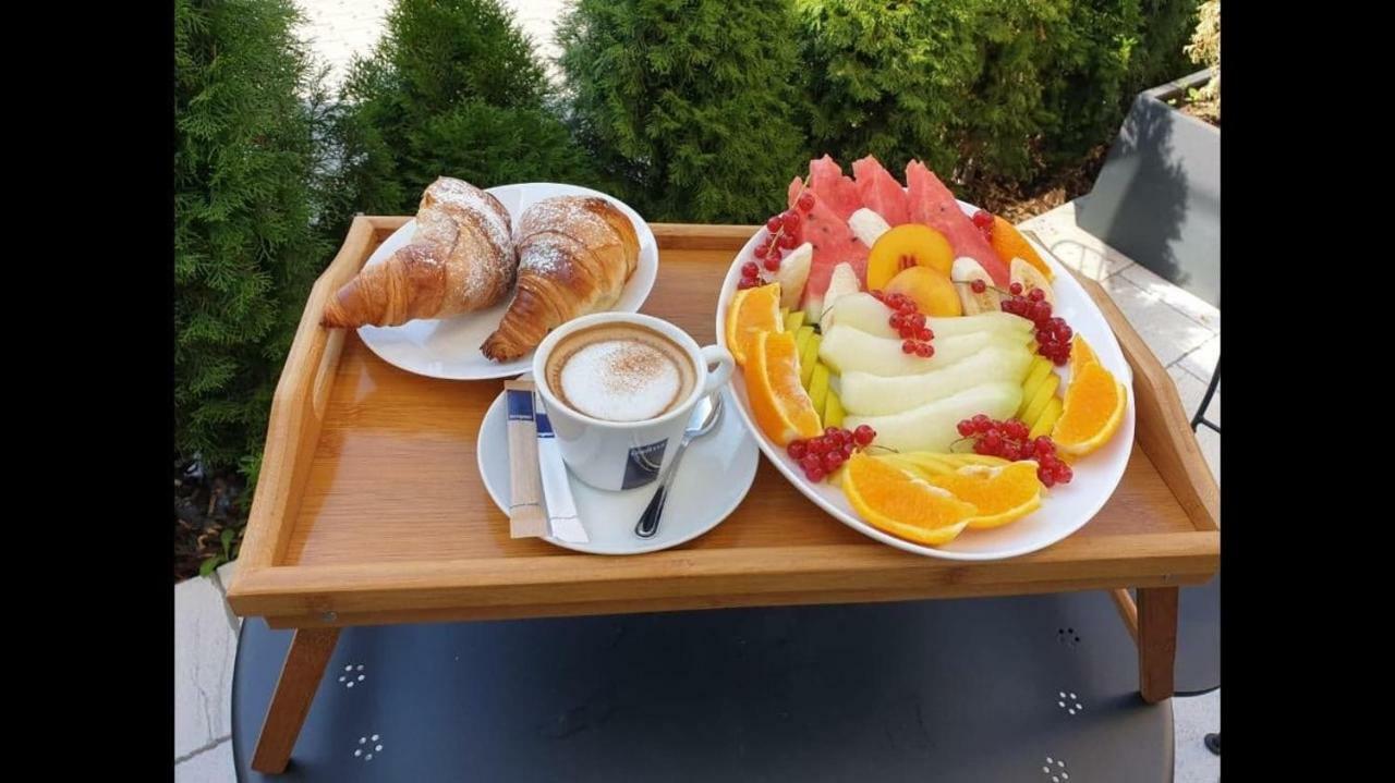 Hotel Yarus Plus Ploieşti Exterior foto