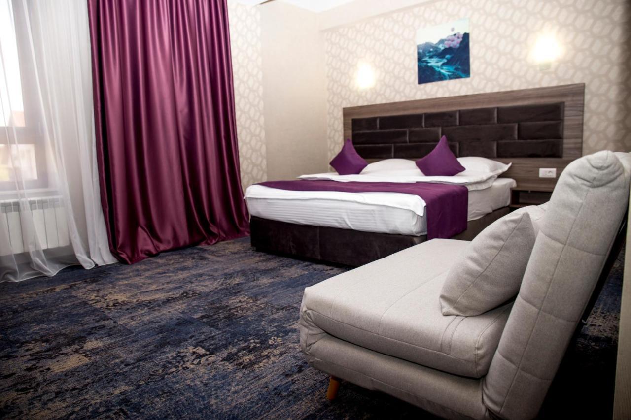 Hotel Yarus Plus Ploieşti Exterior foto