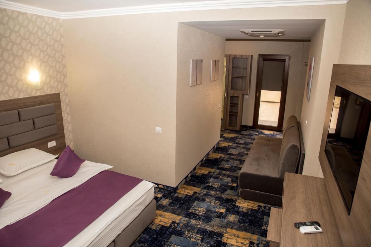 Hotel Yarus Plus Ploieşti Exterior foto