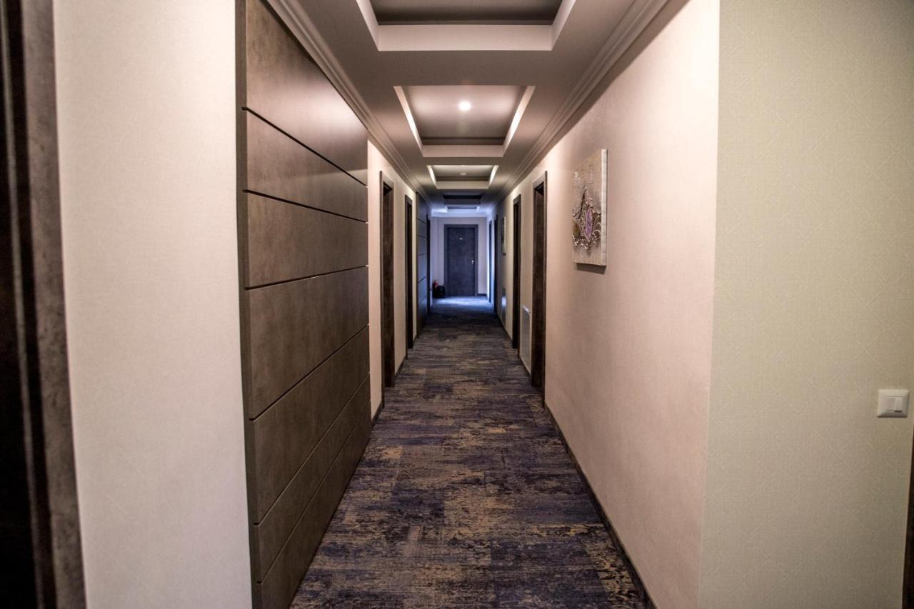 Hotel Yarus Plus Ploieşti Exterior foto